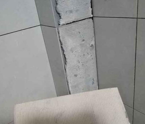 巴音郭楞瓷砖空鼓维修公司分享下厨房瓷砖脱落的补救措施。